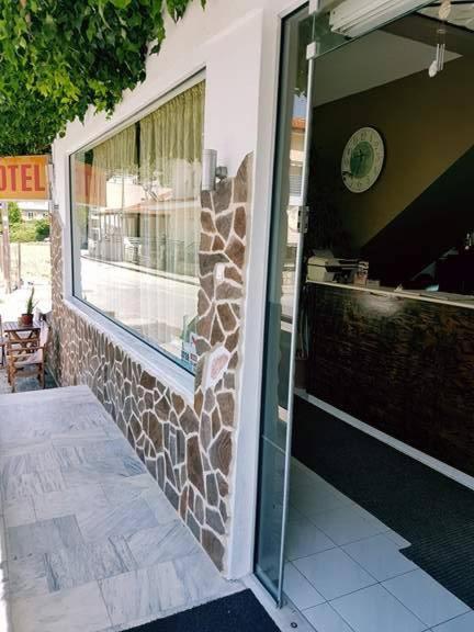 Hotel Paralia Nea Karvali Esterno foto