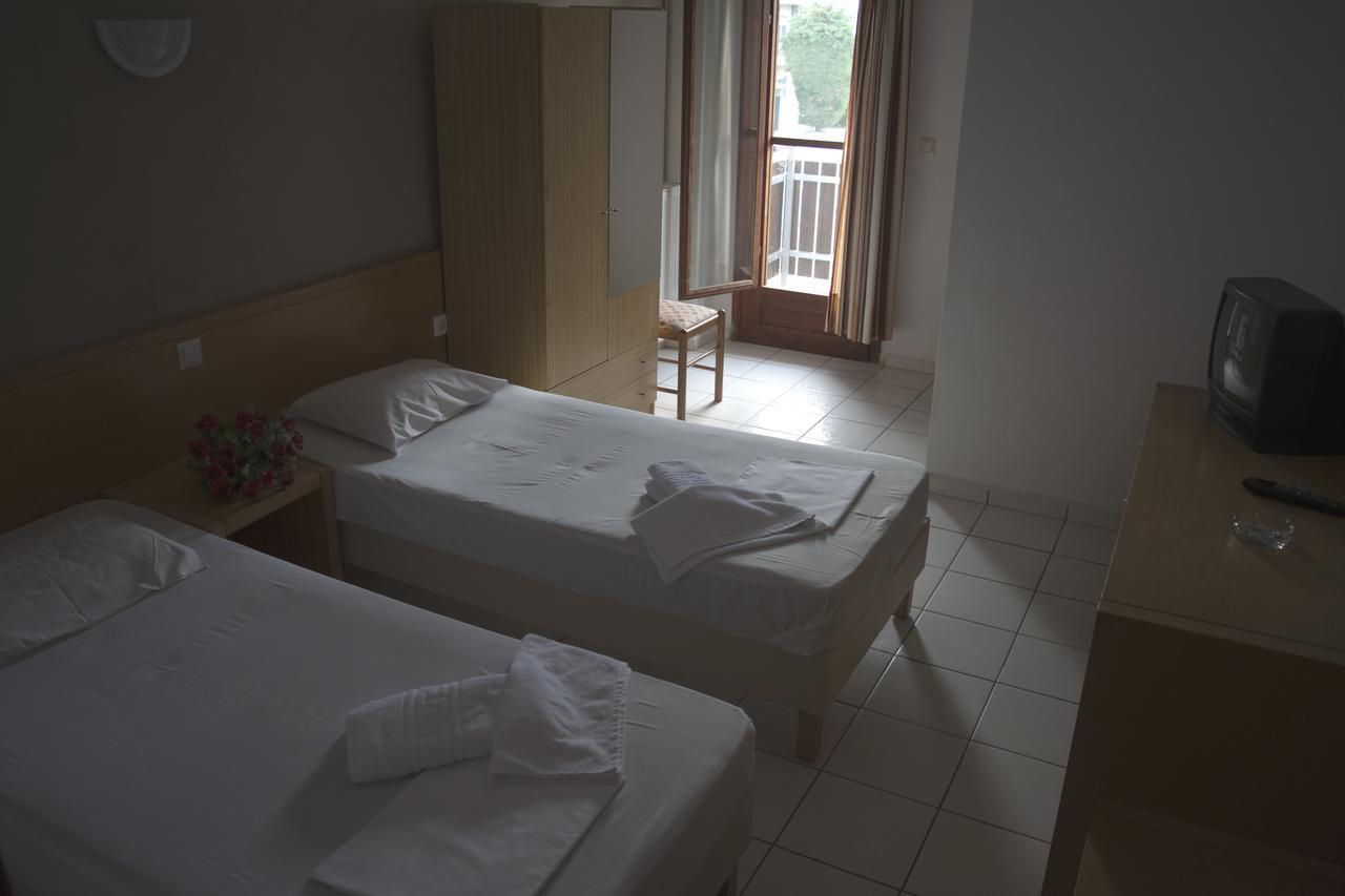 Hotel Paralia Nea Karvali Esterno foto