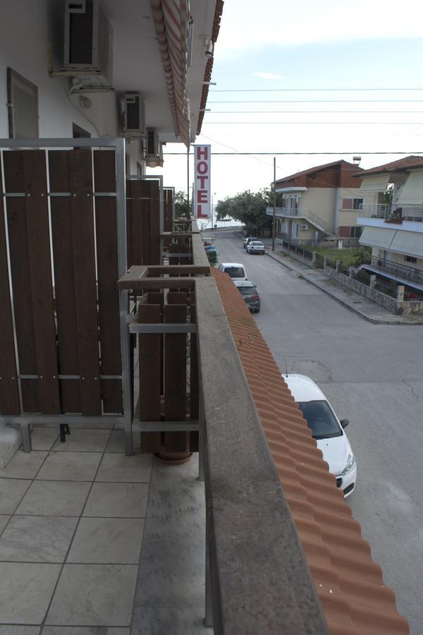 Hotel Paralia Nea Karvali Esterno foto