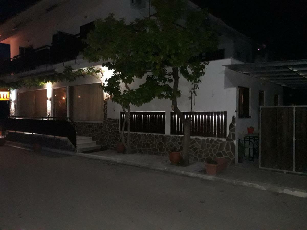 Hotel Paralia Nea Karvali Esterno foto